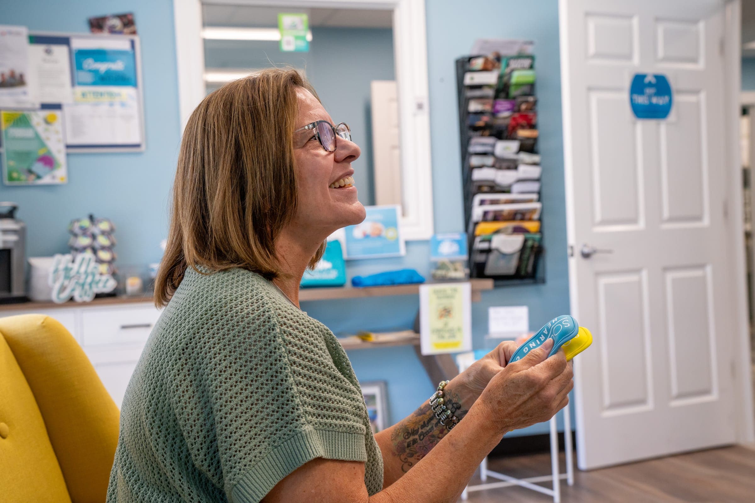Patient talking through her concerns with an audiologist at Sounds of Life Hearing Center